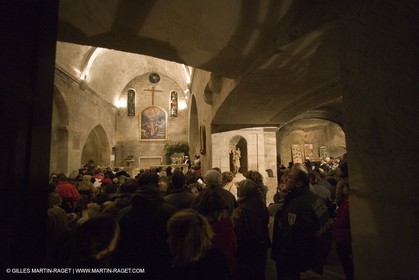 24 12 2006 - Les Baux de Provence - Christmas eve - Midnight mass with vivid crib and traditional procession in Saint Vincent Church.
