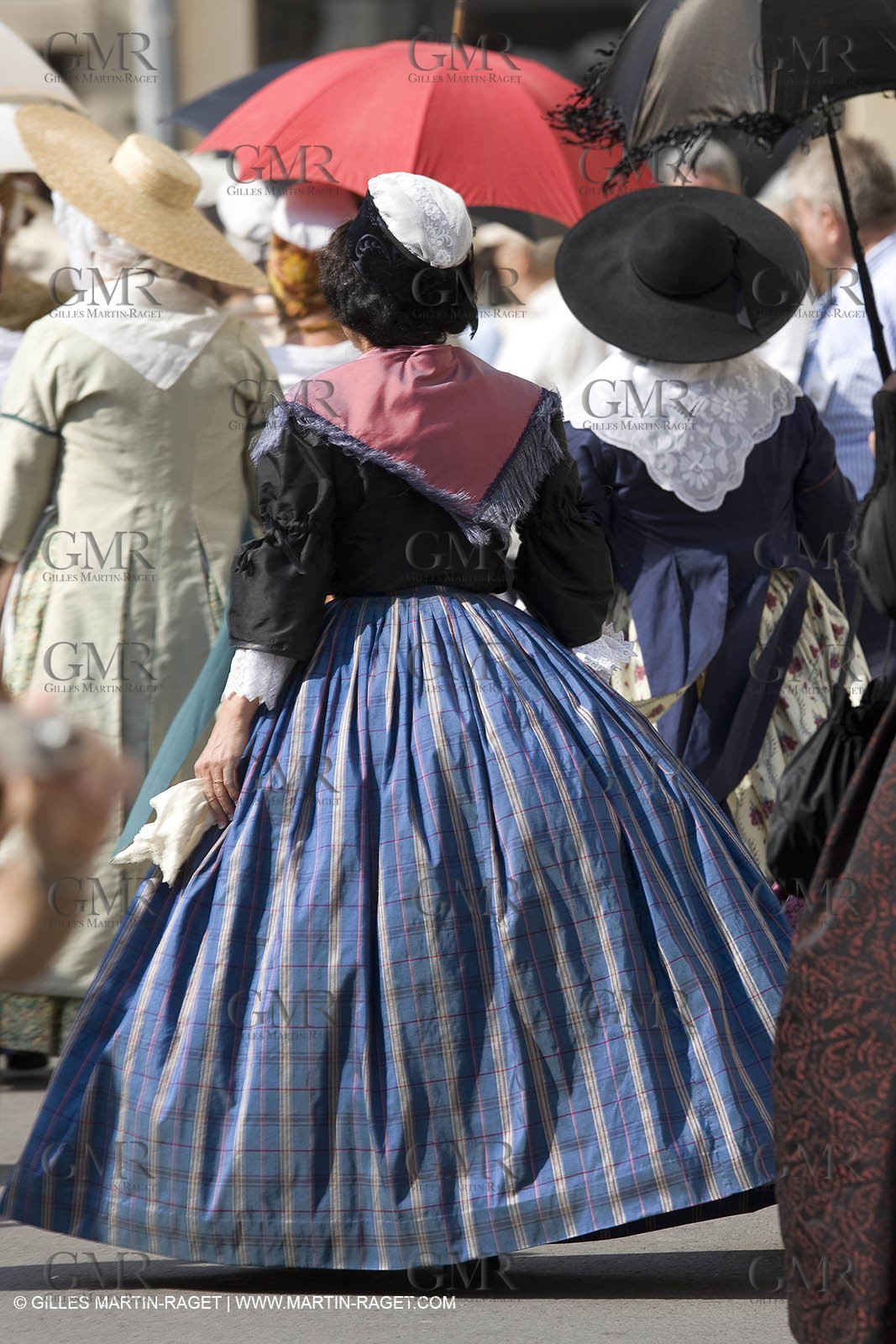 06 07 08 - Arles (FRA, 13) - Traditional costume of Arles fest