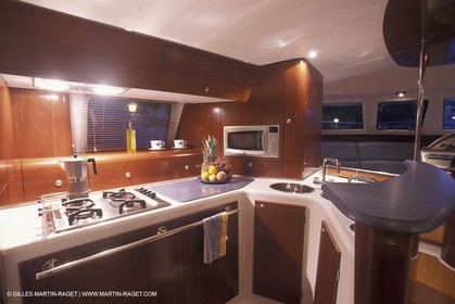 MotorYacht - Inside - Decks