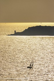 Sailing, cruising, monohull sailing