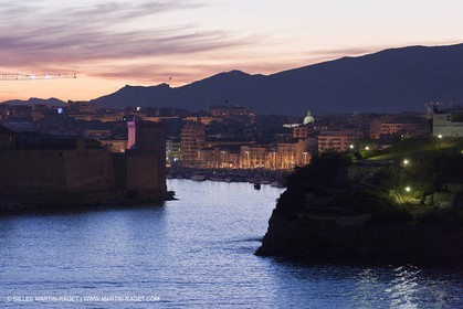 17 02 2012 - Marseille (FRA,13) - Arrivée dans le port de marseille à bord du Piana (Cie La Méridionale)