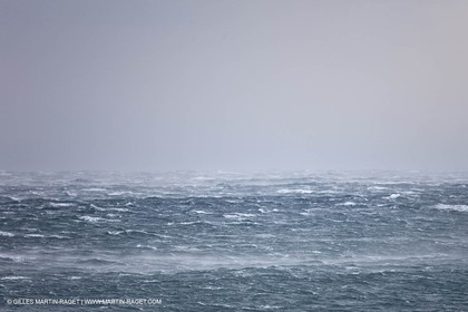 25 10 2010 - Marseille (FRA,13) - Navires au mouillage en raison d'un grève du personnel portuaire