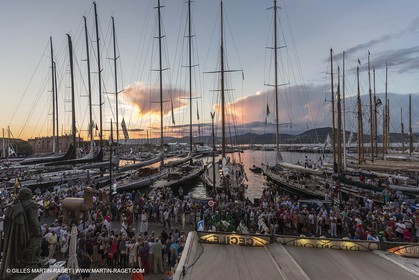 02 10 2014, Saint-Tropez (FRA,83), Voiles de Saint-Tropez 2014, Day 4, défilé des équipages   crew parade