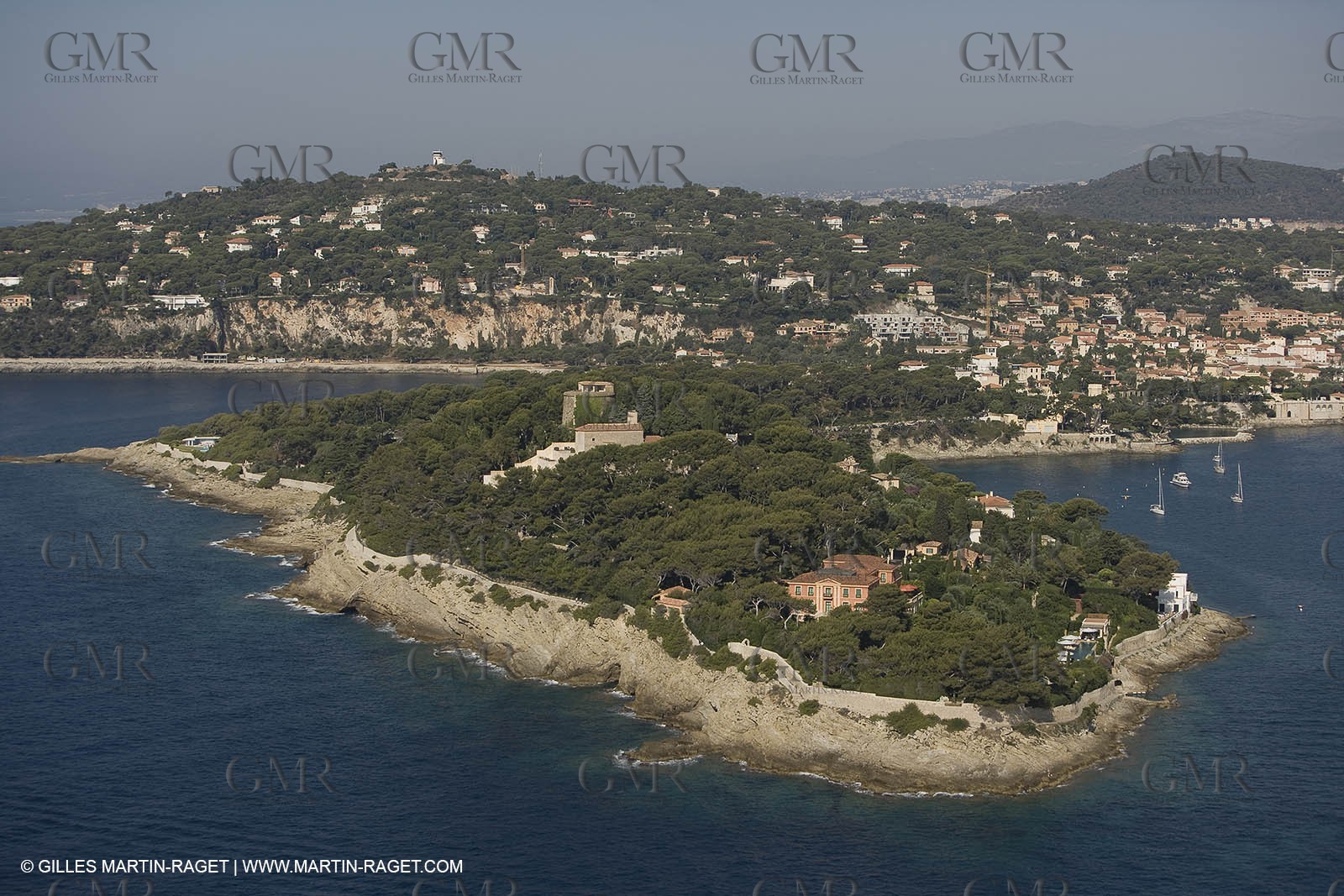 28 07 2007 - St Jean Cap Ferrat - SuperYachts - Motor Yachts - Hampshire