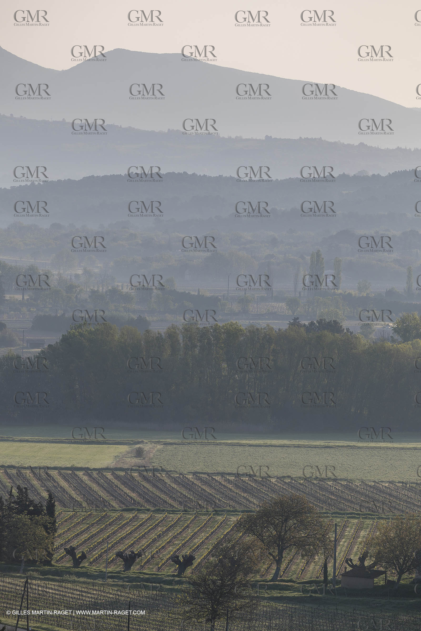 21 04 2018, Bonnieux (FRA,84), Pont Julien et environs