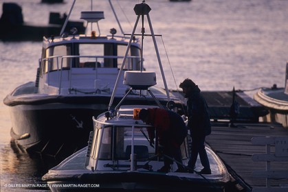 Monde maritime, opérations porturaires, ports, manoeuvres, marine world, harbour operations, maritime shipping,