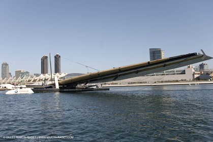 10 11 2009 - San Diego (USA, CA) - 33rd America's Cup - BMW ORACLE Racing - Wing Testing - Day 1