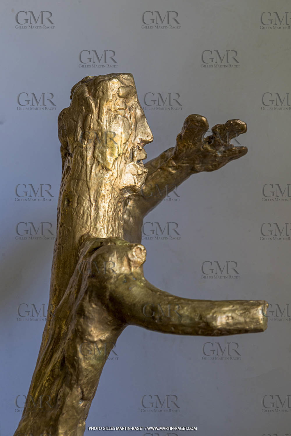 03 08 2020, Marseille (FRA,13), Oeuvre de Germaine Richier, l'Homme-forêt, grand 1945-1946, Bronze naturel nettoyé, Numéroté EA, 94 x 45 x 45 cm, Collection particulière