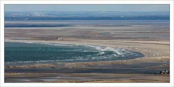 Produit : Tirage photo réalisé par nos soins sur imprimante jet d'encre professionnelle Epson à partir de 8 encres ultrachrome inaltérables (label Digigraphie).Formats au choix : .. 50 x 100 cm. 100 x 200 cmChoix des papiers :. Papier standard brillant 250 gr., filet noir, marge blanche, tirage non signé. Papier haut de gamme satiné 290 gr. filet noir, marge blanche, tirage vérifié et signé par l'auteur.. Autres supports (canvas, acrylique, dibond) sur demandeConditionnement : tube cylindrique renforcé.Options pour l'expédition : . colissimo + dépôt boîte aux lettres (France uniquement). Colissimo avec signature à réception. Transporteur express (2 jours ouvrés) avec signature à réceptionCliquez sur caddie pour sélectionner votre formule et démarrer la procédure de commande en ligne