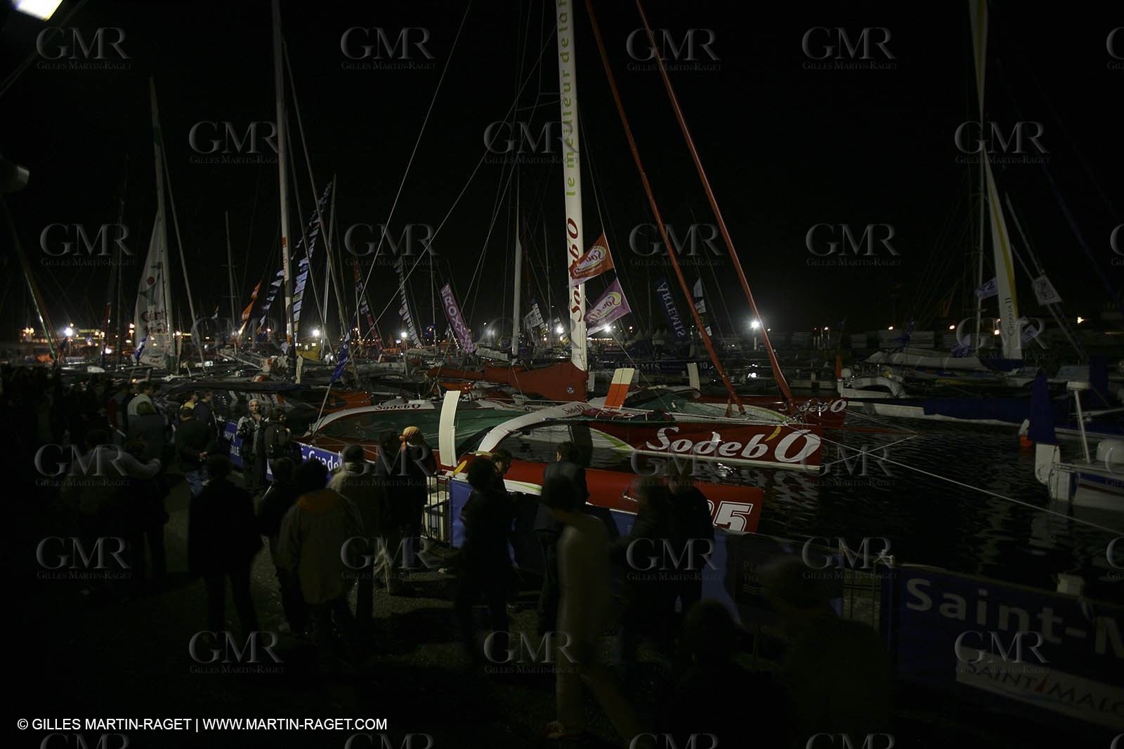 27 10 2006 - Saint Malo (FRA) - Route du Rhum 2006 - Dock ambiances