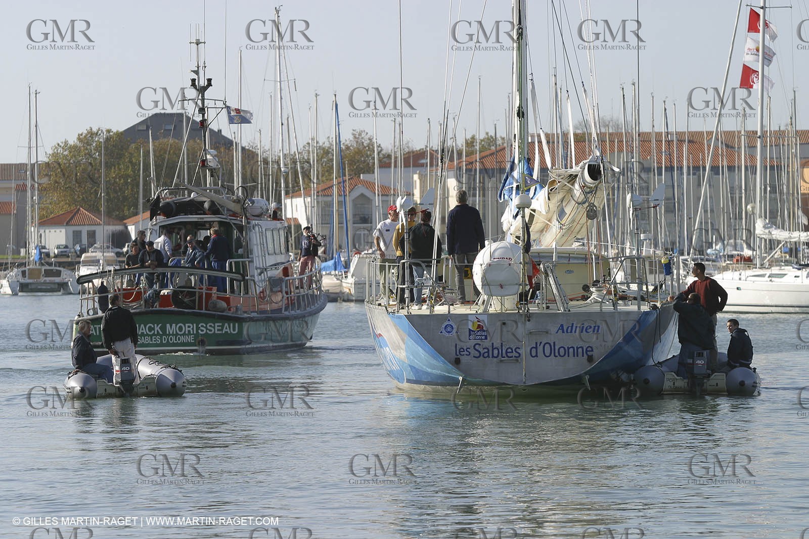 Round the world record wrong way - Adrien - Jean-Luc Van de Heede - Les Sables d'Olonne Start