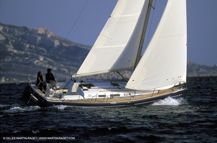 Crusing monohull sailing