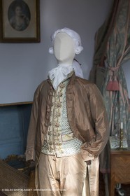 31 10 2013 - Ansouis (FRA,84) - Chateau d'Ansouis - Costumes de l'exposition Habits d'hommes