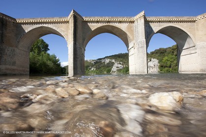 28 04 2009 - Ste Anastasie (FRA, 30) - Atlas Nîmes Métropole -  2009 campaign - Saint Nicolas bridge