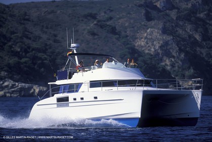 Motor boat running