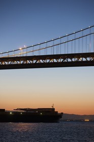 28 02 2011 - San Francisco (USA, CA) - USA 17 arrival in San Francisco - Star ISfjord passin under Oakland Bay Bridge