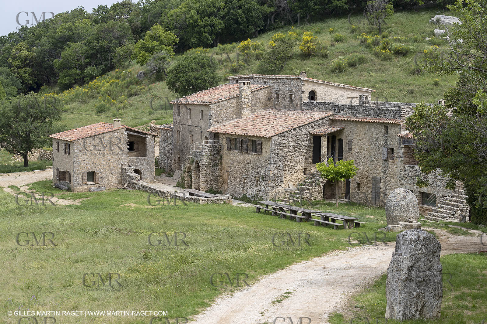 10 06 2018, Sivergues (FRA,84), ferme auberge du Castelas