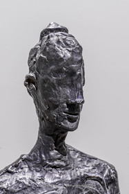 02 05 2023, Paris (FRA), oeuvre de Germaine Richier, Exposition Centre Pompidou 2023,  La Feuille 1948, Bronze patiné foncé, Epreuve d'exposition, Fondeur : Susse, Paris, 142,5 x 37 x 26,5 cm, Collection particulière