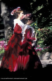 Women of Arles in traditional costume