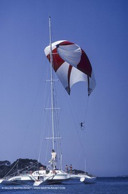 Voile, croisière,multicoque au mouillage