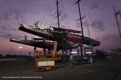 14 11 2010 - Dubai (UAE) - Dubai Louis Vuitton Trophy -  BMW ORACLE Racing - Race Day 1 - Mascalzone Team NZ incident