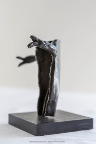 08 06 2012, St Rémy de Provence, Oeuvre de Germaine Richier, Guerrier n° 6 1953, Bronze patiné foncé, Epreuve d'exposition, 14 x 14 x 10,5 cm, Collection particulière