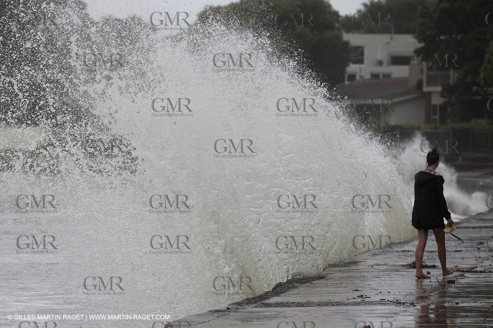 21 01 2011 - Auckland (NZL) - after storm waves at Takapuna