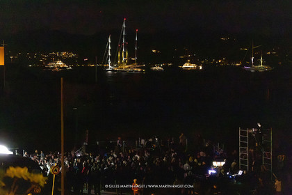 03 10 2025, Saint-Tropez (FRA), LEs VOiles de Saint-Tropez 2025, Race Day 5, crew party