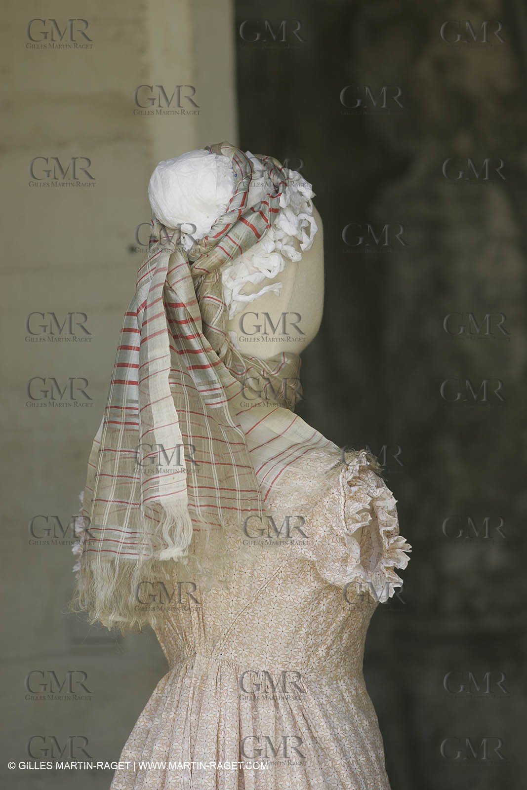 May 2004 - La Tour d'Aigues (FRA, 84) - Old costumes for women of the South exhibition