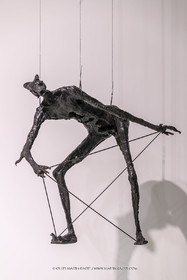 30 10 2023, Montpellier (FRA), oeuvre de Germaine Richier, Exposition Centre Pompidou - Musée Fabre 2023, Le Grifu 1952, Bronze patiné foncé, Epreuve d'exposition, Fondeur : Susse, Paris, 89 x 89 x 85 cm, Collection particulière