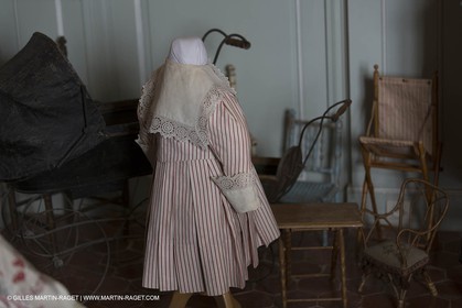 31 10 2013 - Ansouis (FRA,84) - Chateau d'Ansouis - Costumes de l'exposition Habits d'hommes