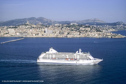 Paquebots, liners, cruise ships