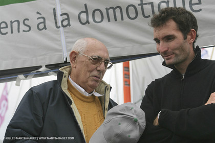 28 10 2006 - Saint Malo (FRA) - Route du Rhum 2006 - Jeremie Beyou avec M. Joël Renault, PDG de Delta Dore, sponsor de son bateau