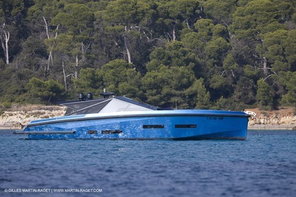 14 10 2008 - Cannes (FRA, 06) - SUper yachts - motoryachts - Wally yachts - Wallypower 64