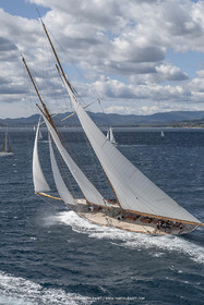 28 09 2022? Saint-Tropez,(FRA,83), Les Voiles de Saint-Tropez 2022 Régate N° 2 poup les modernes, navigation libre pour les grandes goélettes