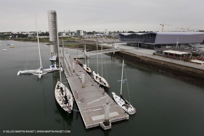 19 05 2010- Lorient- (FRA,56)  - les cinq Pen Duick et l'Hydroptère devant la Cité de la Voile Eric Tabarly