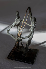 11 02 2020, St Rémy de Provence (FRA,13), Oeuvre de Germaine Richier, Le Combat 1946, Bronze patiné foncé, Epreuve d'exposition, Fondeur L. Thinot, 12 x 8 x 7 cm, Collection particulière