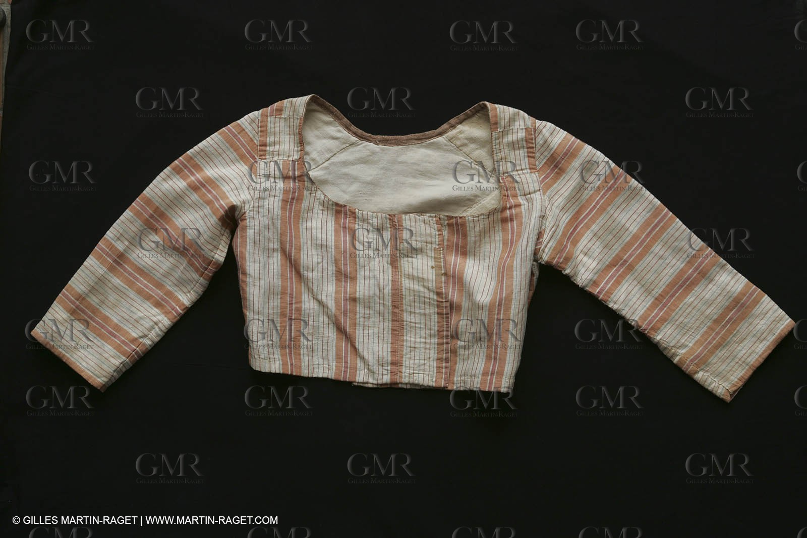 May 2004 - La Tour d'Aigues (FRA, 84) - Old costumes for women of the South exhibition