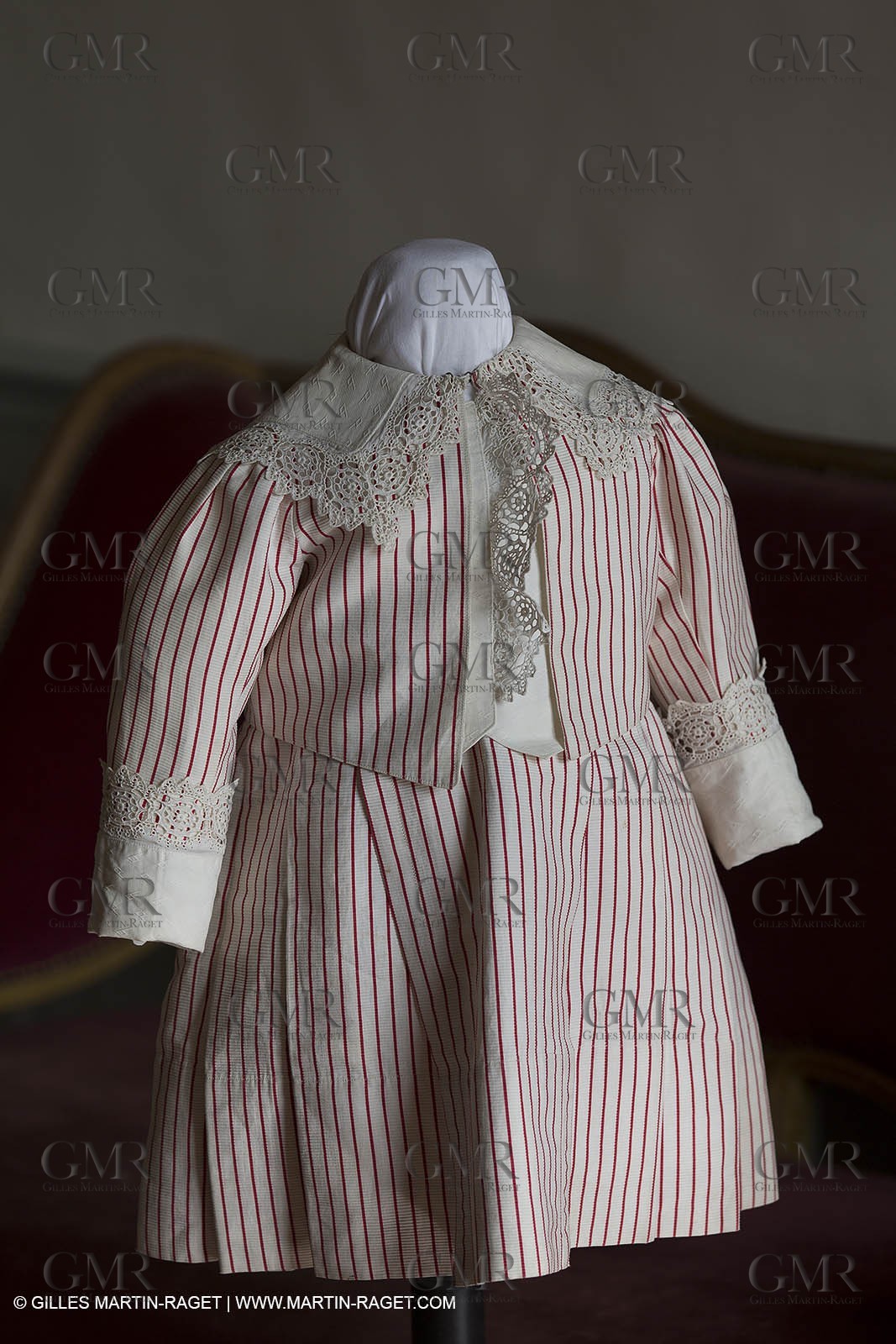 31 10 2013 - Ansouis (FRA,84) - Ansouis castle - Costumes of the exhibit Men costumes