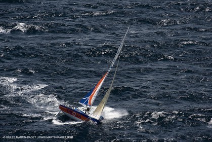 06-26-2007 - FIGARO II - THEOLIA - Skipper : Robert Nagy - Training off Marseille (south France) with strong wind conditions