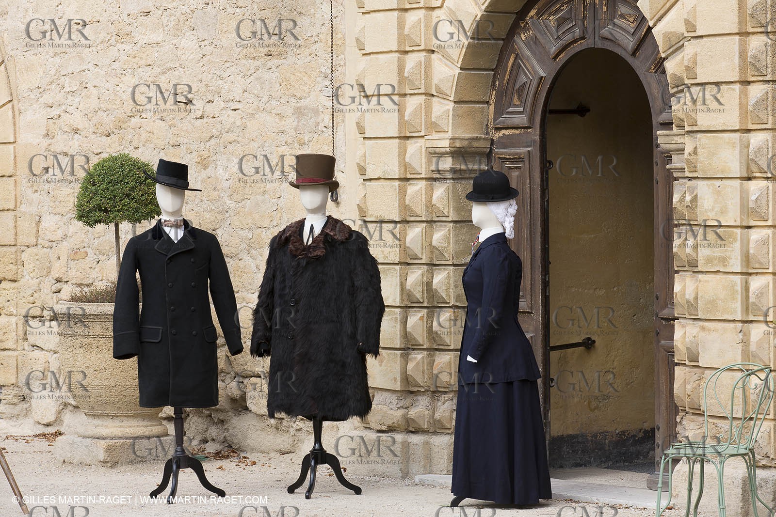 31 10 2013 - Ansouis (FRA,84) - Ansouis castle - Costumes of the exhibit Men costumes