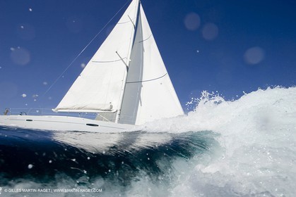 Crusing monohull sailing