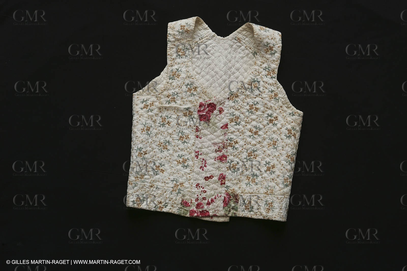 May 2004 - La Tour d'Aigues (FRA, 84) - Old costumes for women of the South exhibition