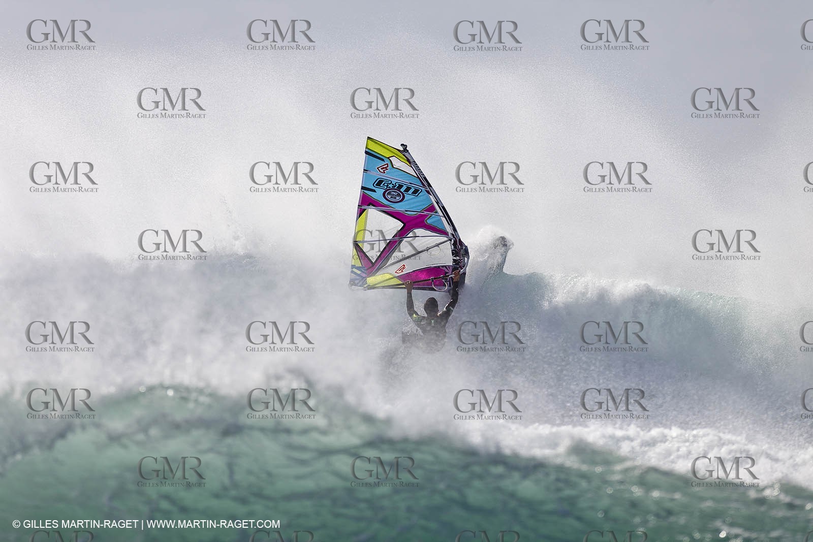 25 10 2010 - Marseille (FRA,13) - Gale Force 9 on the sailboard spot