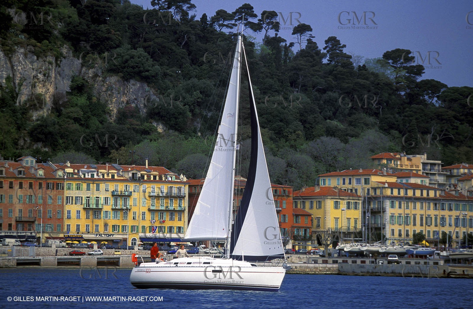 Crusing monohull sailing