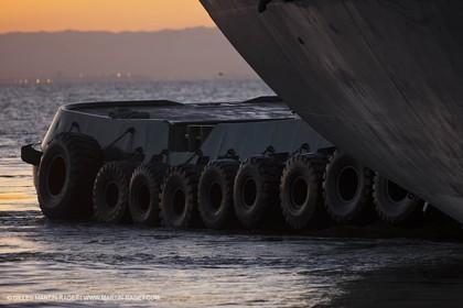 01 03 2011 - San Frnacisco (USA,CA) - Operations portuaires - détails de navires - déchargement de navire - containers