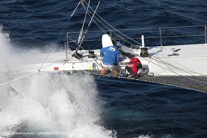 Samedi 5 septembre 2009 - Hyères (FRA, 83) - L'Hydroptère bat le record du monde de vitesse avec un run à 51,36 knts (sous réserve de ratification par le WSSRC)
