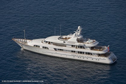 28 07 2007 - St Jean Cap Ferrat - SuperYachts - Motor Yachts - Hampshire