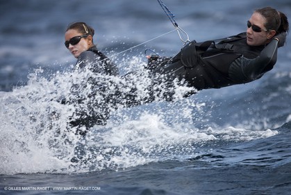 20 04 2010 - Hyères (FRA,83) - SOF 2010 - ZHIK Team - 470 fem -  Ingrid Petitjean - Nadège Douroux