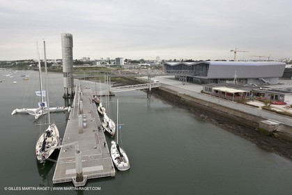 19 05 2010- Lorient- (FRA,56)  - les cinq Pen Duick et l'Hydroptère devant la Cité de la Voile Eric Tabarly